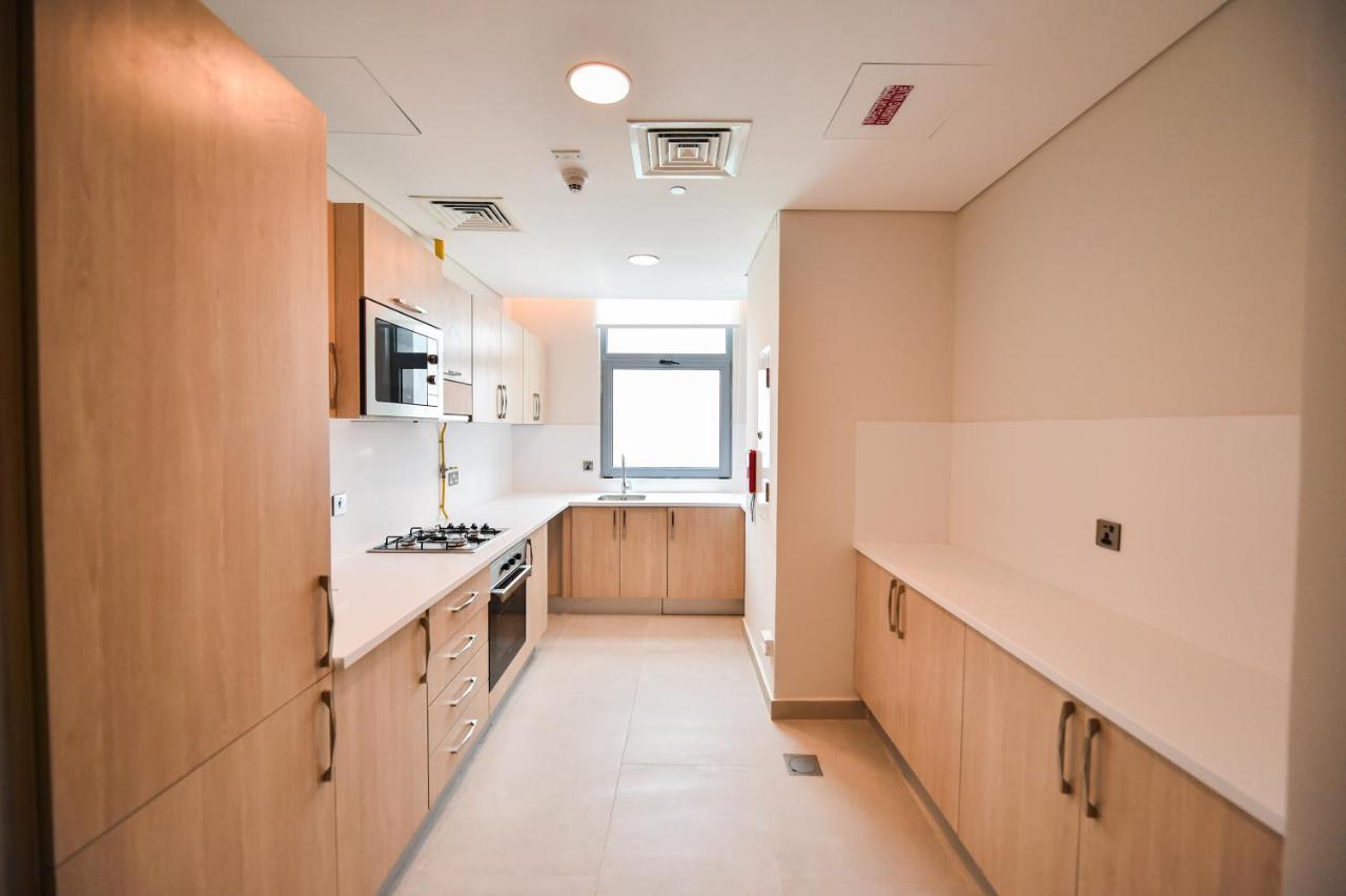 Waterfront Hotel Apartment Lusail Buitenkant foto A typical kitchen in a student flat