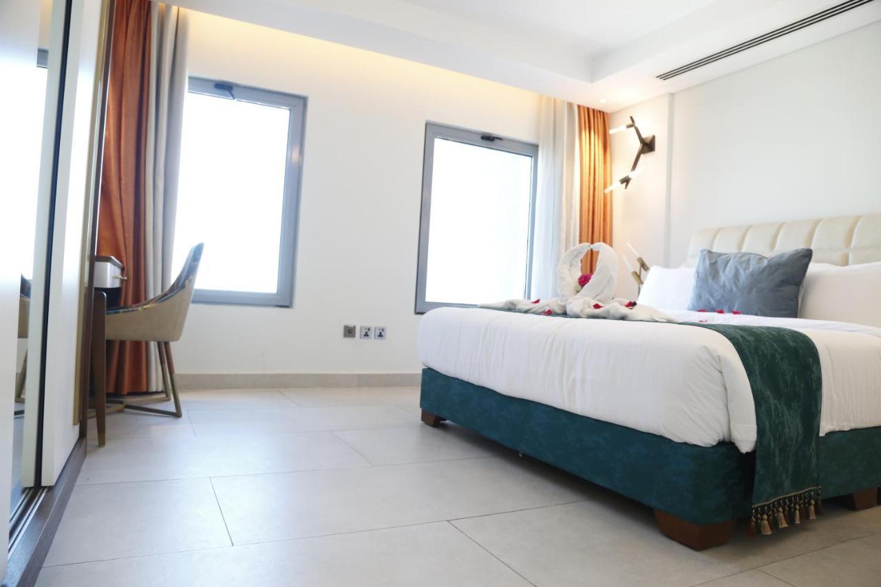 Waterfront Hotel Apartment Lusail Buitenkant foto A room at the hotel