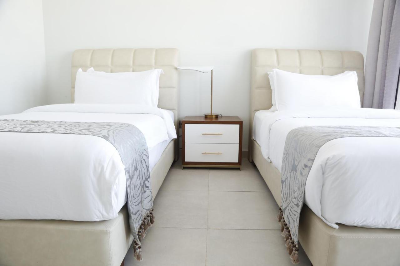 Waterfront Hotel Apartment Lusail Buitenkant foto Two beds