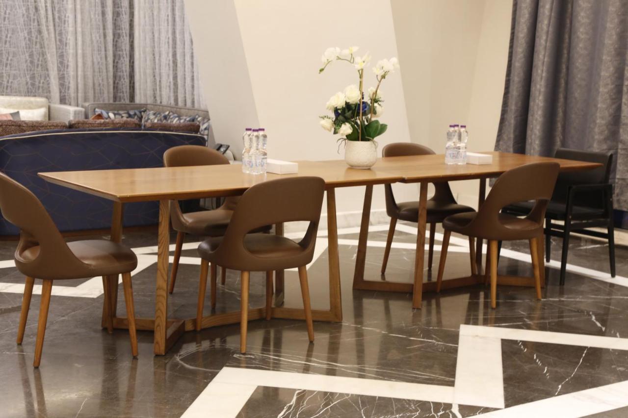 Waterfront Hotel Apartment Lusail Buitenkant foto A meeting room at the Embassy of the United Kingdom in Riyadh