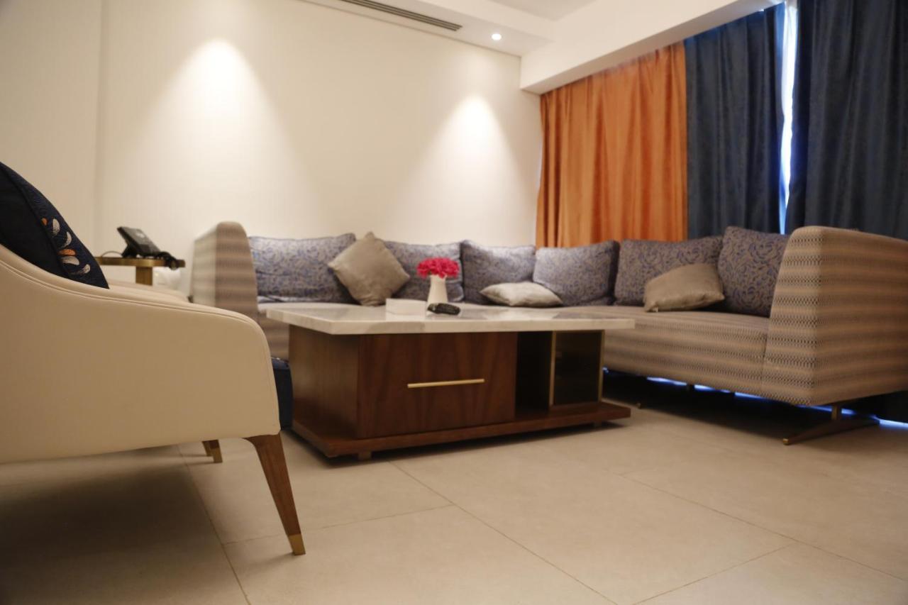 Waterfront Hotel Apartment Lusail Buitenkant foto A living room in a house