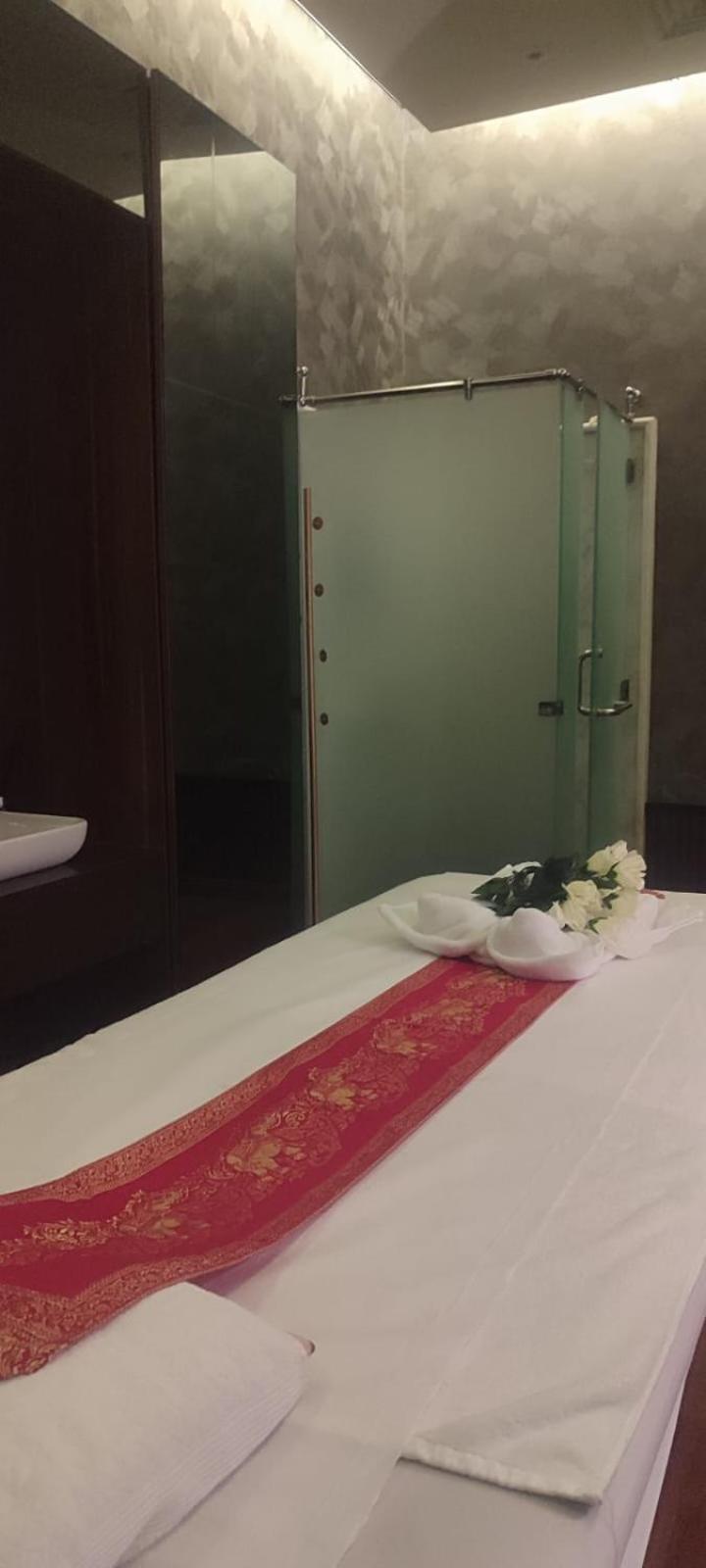 Waterfront Hotel Apartment Lusail Buitenkant foto A shower cubicle in a Thai spa